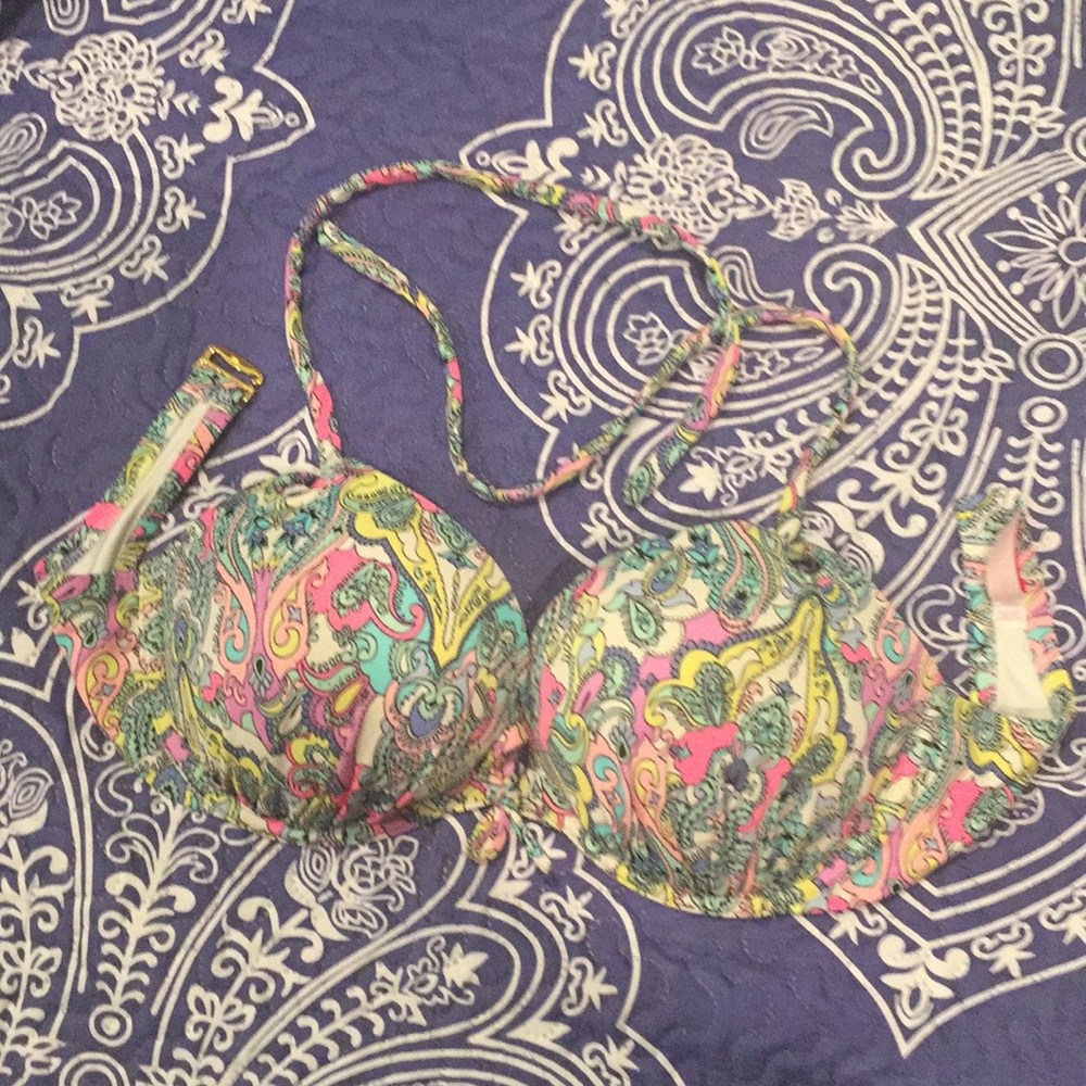 Victoria’s Secret bikini top Sz. 34d.